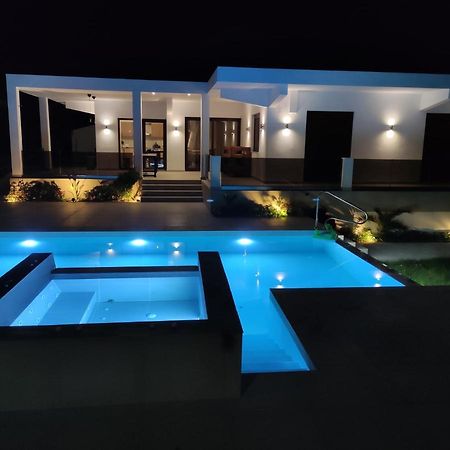 Luxury Villa Anemone With Private Pool 파스티다 외부 사진