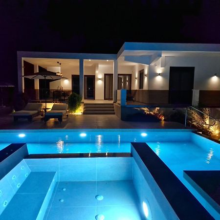 Luxury Villa Anemone With Private Pool 파스티다 외부 사진