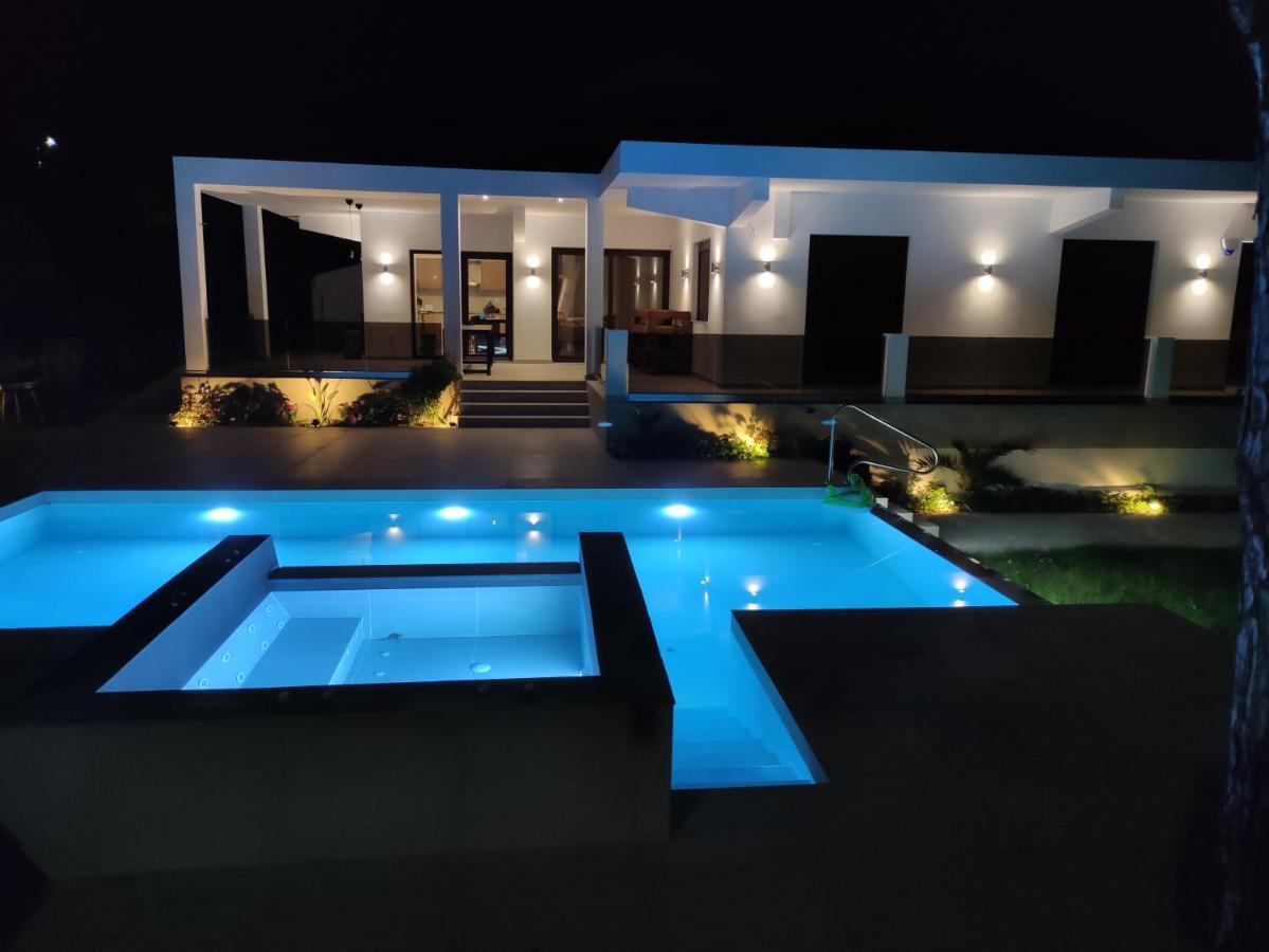Luxury Villa Anemone With Private Pool 파스티다 외부 사진